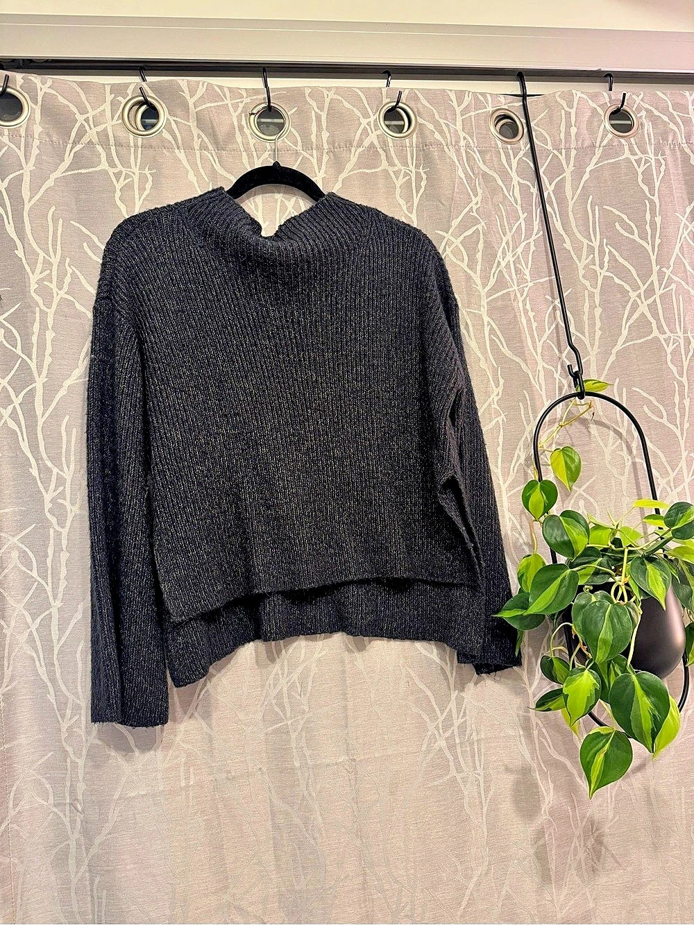 La Classe Couture Ribbed Crew Neck Sweater Size Medium Like New